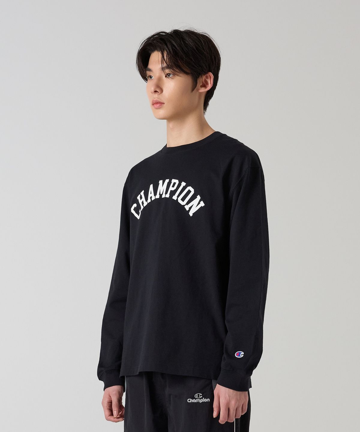 챔피온(CHAMPION) 아치 로고 루즈핏 롱슬리브 티셔츠 Black