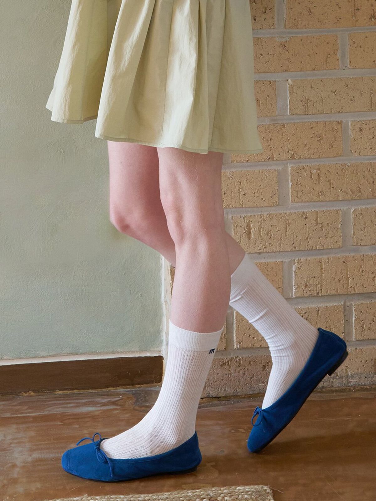 뮈뮈에르(MUEMUER) M Embroidered Lace Long Socks MU2633AC203M