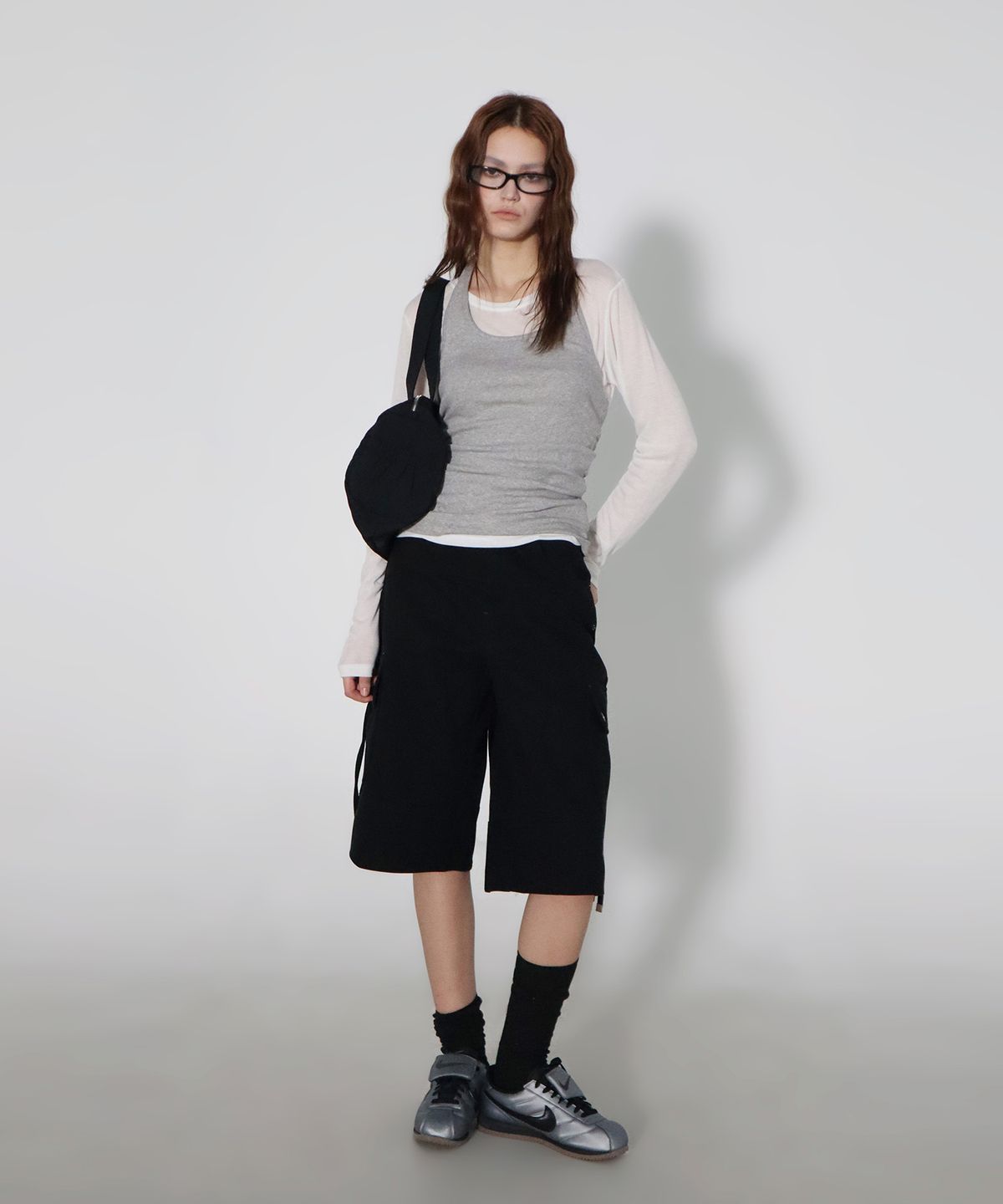 칙스(CHICKS) 멀티 스터드 카고 버뮤다 팬츠 블랙