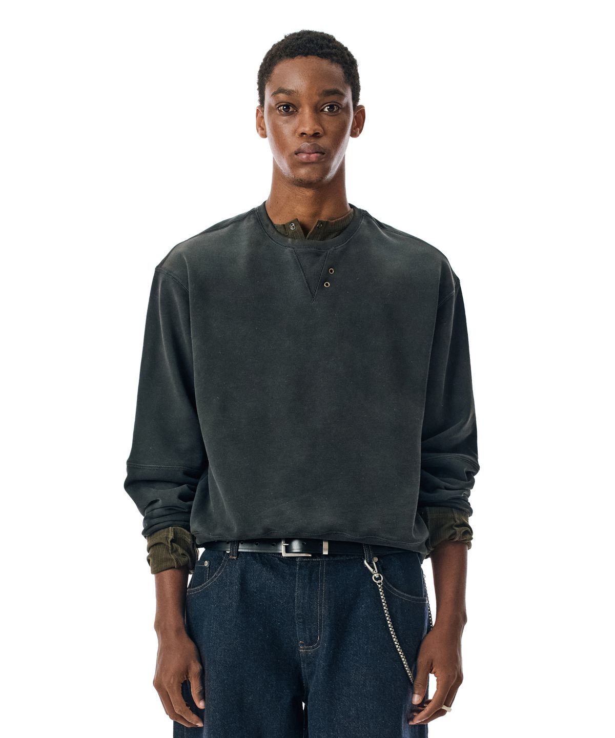 세컨모놀로그(SECONDMONO) Cropped Pigment Wash Sweat [CHARCOAL]_SETS054CHARCOAL
