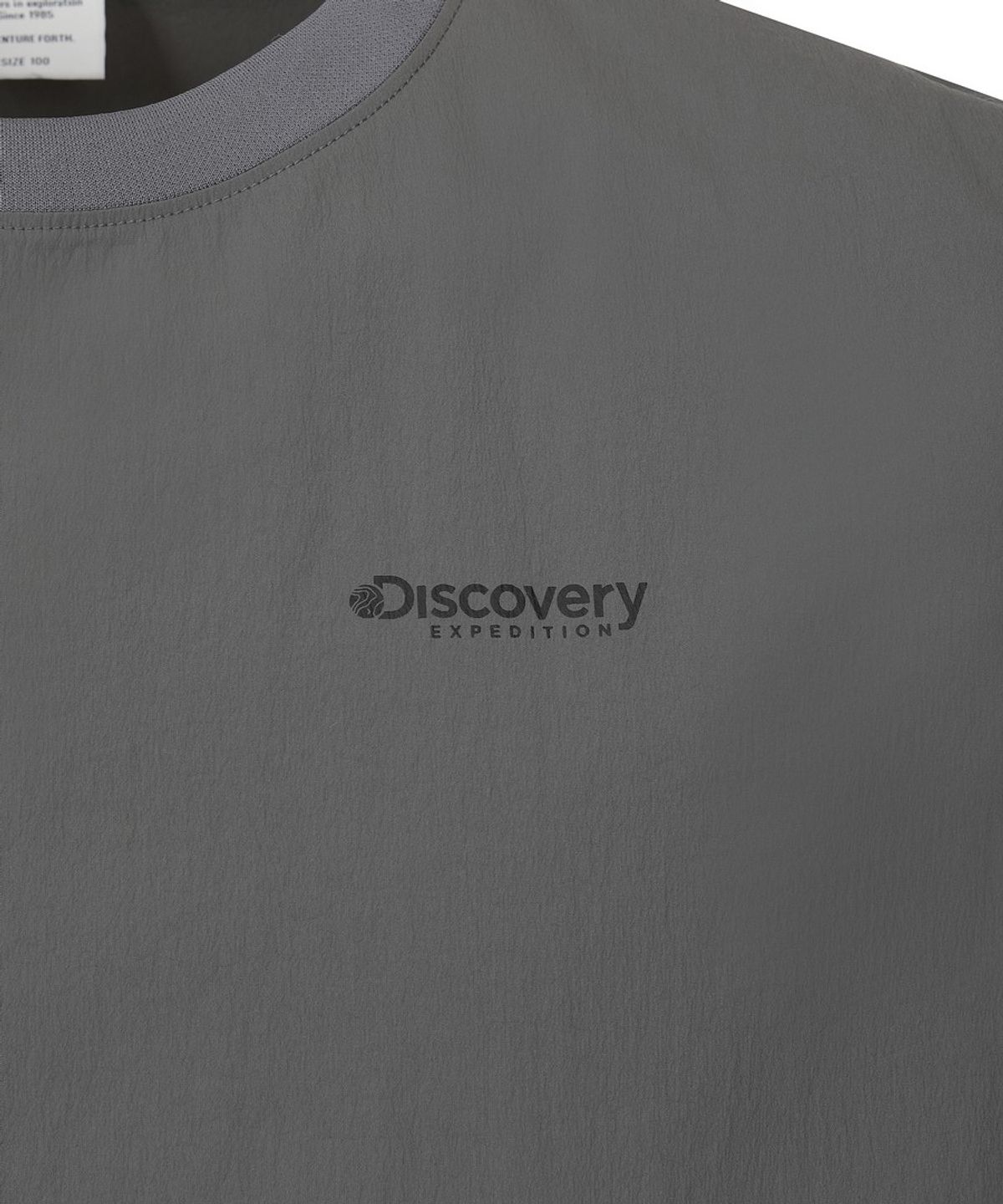 디스커버리 익스페디션(DISCOVERY EXPEDITION) 유니 프레시벤트 경량 우븐 트레이닝 반팔 티셔츠 (D/GREY)