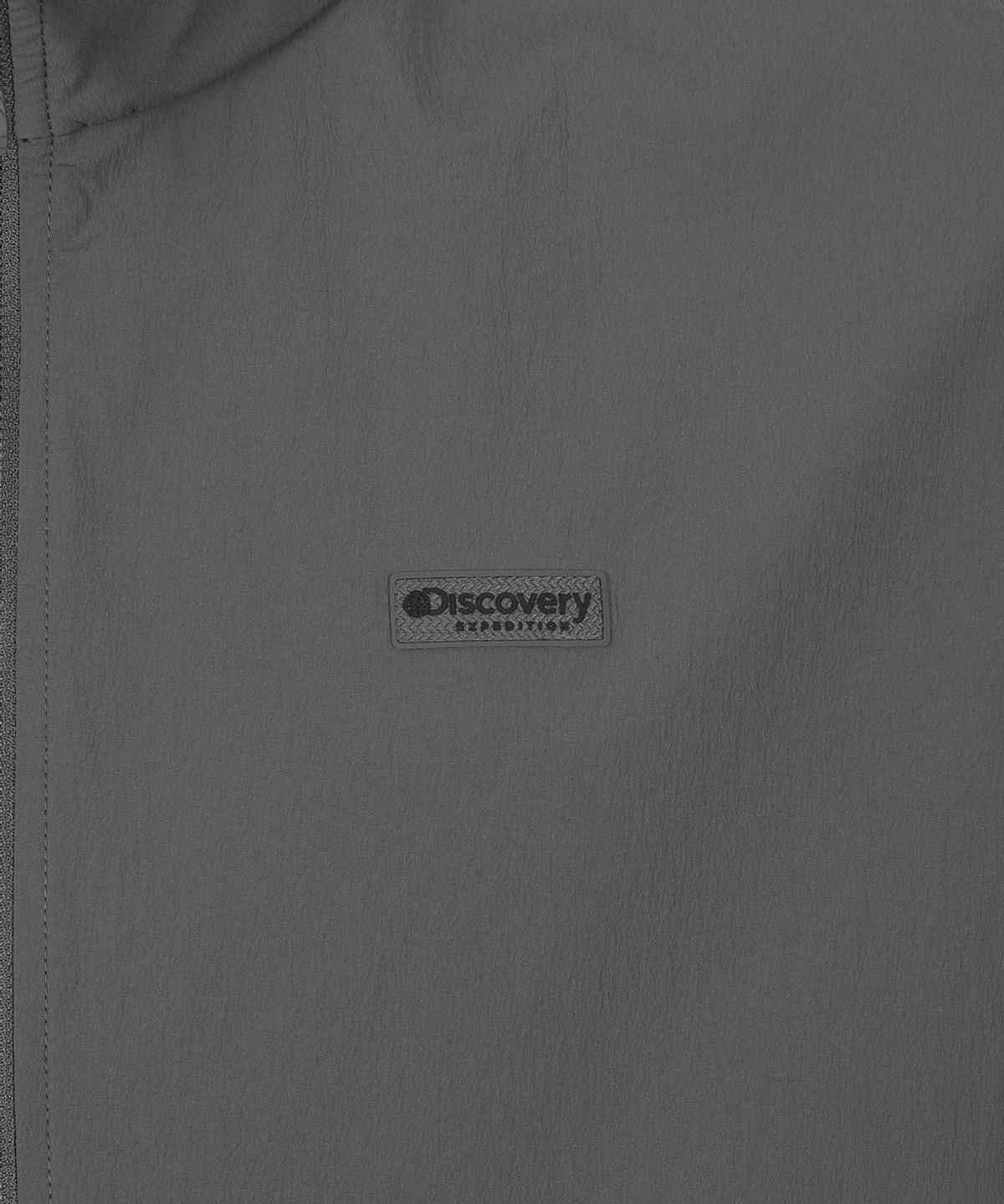 디스커버리 익스페디션(DISCOVERY EXPEDITION) 유니 프레시벤트 경량 우븐 트레이닝 반팔 하이넥 아노락 (D/GREY)