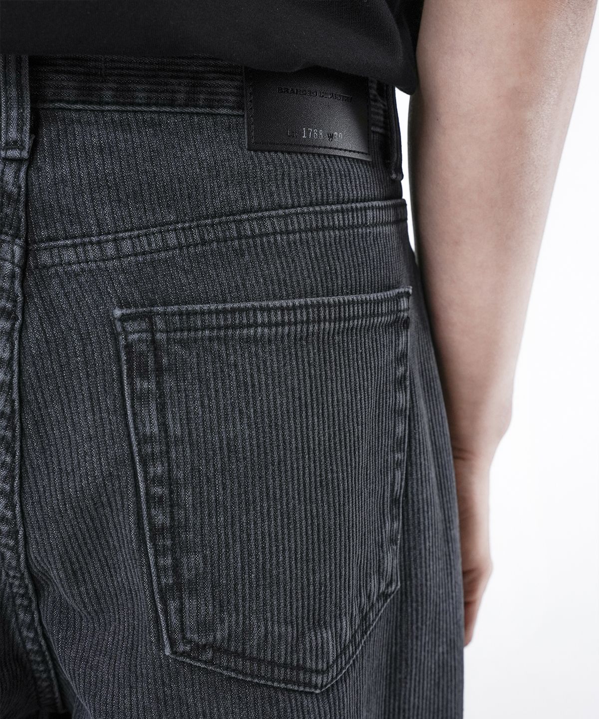 브랜디드(BRANDED) 1768 GRAY WAVE JEANS [EXTRA WIDE STRAIGHT]