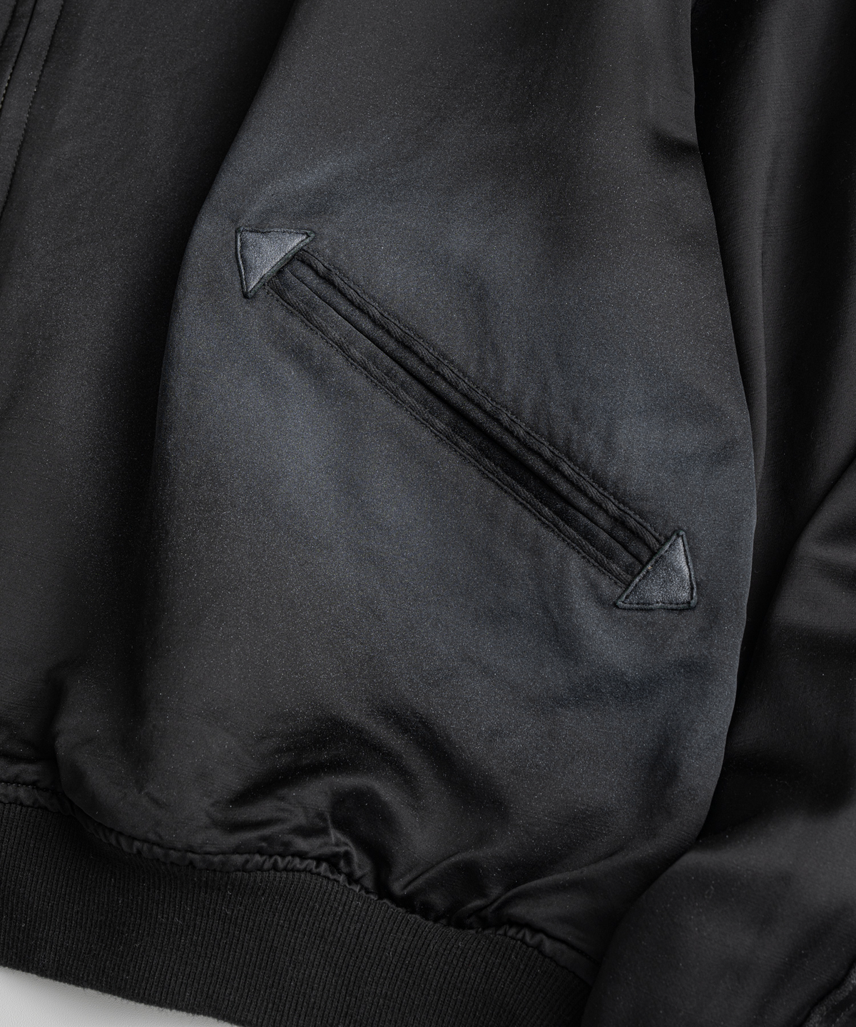 비헤비어(BEHEAVYER) WASHED WOOL SOUVENIR JACKET black
