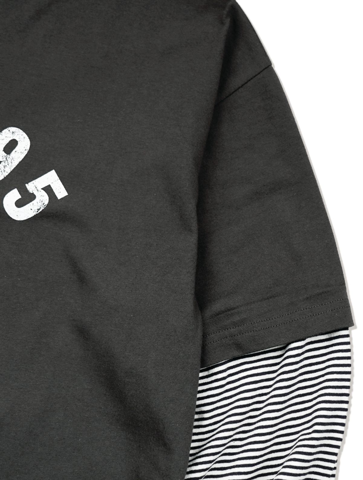 라 메종 스튜디오(LA MAISON STUDIO) DEER STRIPE LAYERED LONG SLEEVE T-SHIRT CHARCOAL(FCG1TS686M)