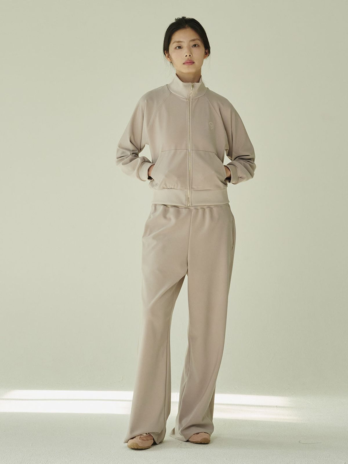 누브(NOUVE) 스트레치 져지 집업 - 베이지/ Stretch Jersey Zip‑Up - Beige