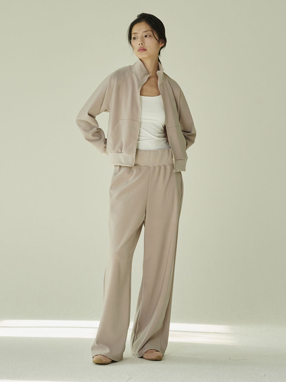 누브(NOUVE) 스트레치 져지 집업 - 베이지/ Stretch Jersey Zip‑Up - Beige