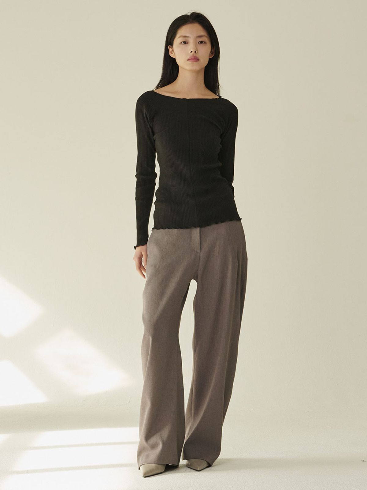 누브(NOUVE) 스티치 슬림핏 티셔츠 - 블랙/ Stitch Slim Fit T‑Shirt - Black