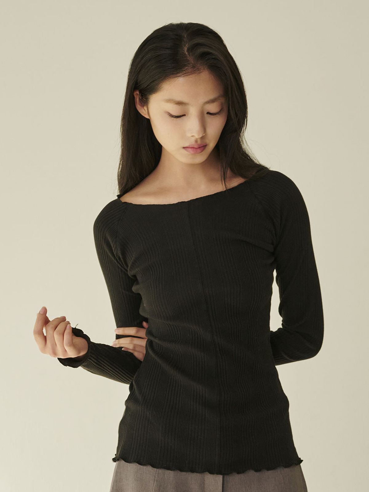 누브(NOUVE) 스티치 슬림핏 티셔츠 - 블랙/ Stitch Slim Fit T‑Shirt - Black