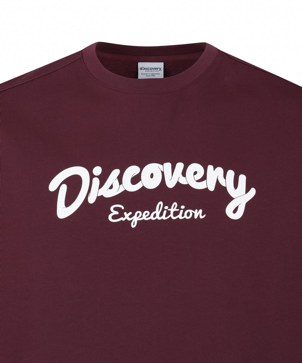 디스커버리 익스페디션(DISCOVERY EXPEDITION) 유니 에어로쿨 레터링 그래픽 반팔티셔츠 (D/BURGUNDY)