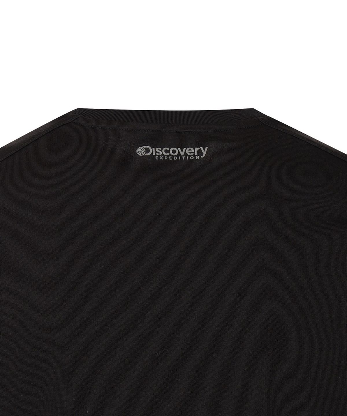 디스커버리 익스페디션(DISCOVERY EXPEDITION) 유니 에어로쿨 레터링 그래픽 반팔티셔츠 (BLACK)