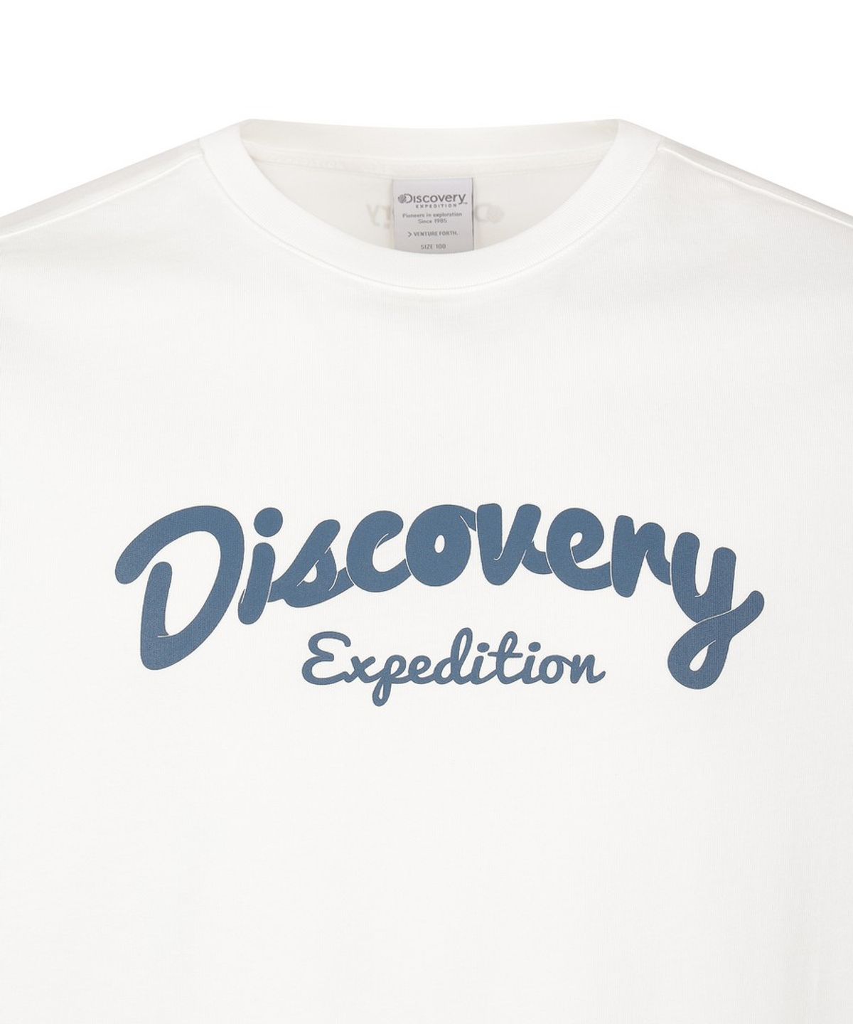 디스커버리 익스페디션(DISCOVERY EXPEDITION) 유니 에어로쿨 레터링 그래픽 반팔티셔츠 (WHITE)