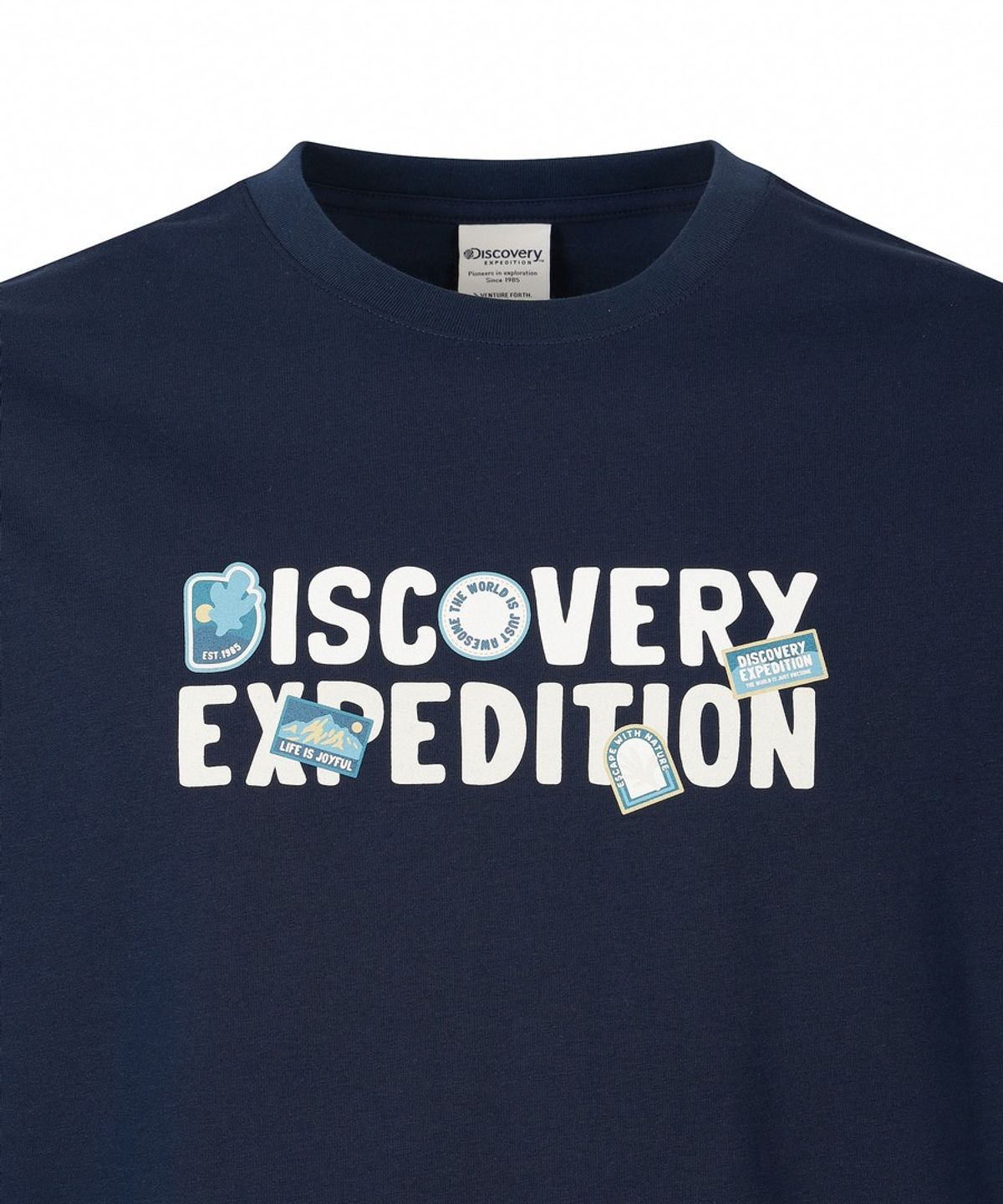 디스커버리 익스페디션(DISCOVERY EXPEDITION) 유니 프레시벤트 콜라주 레터링 반팔티셔츠 (D/NAVY)