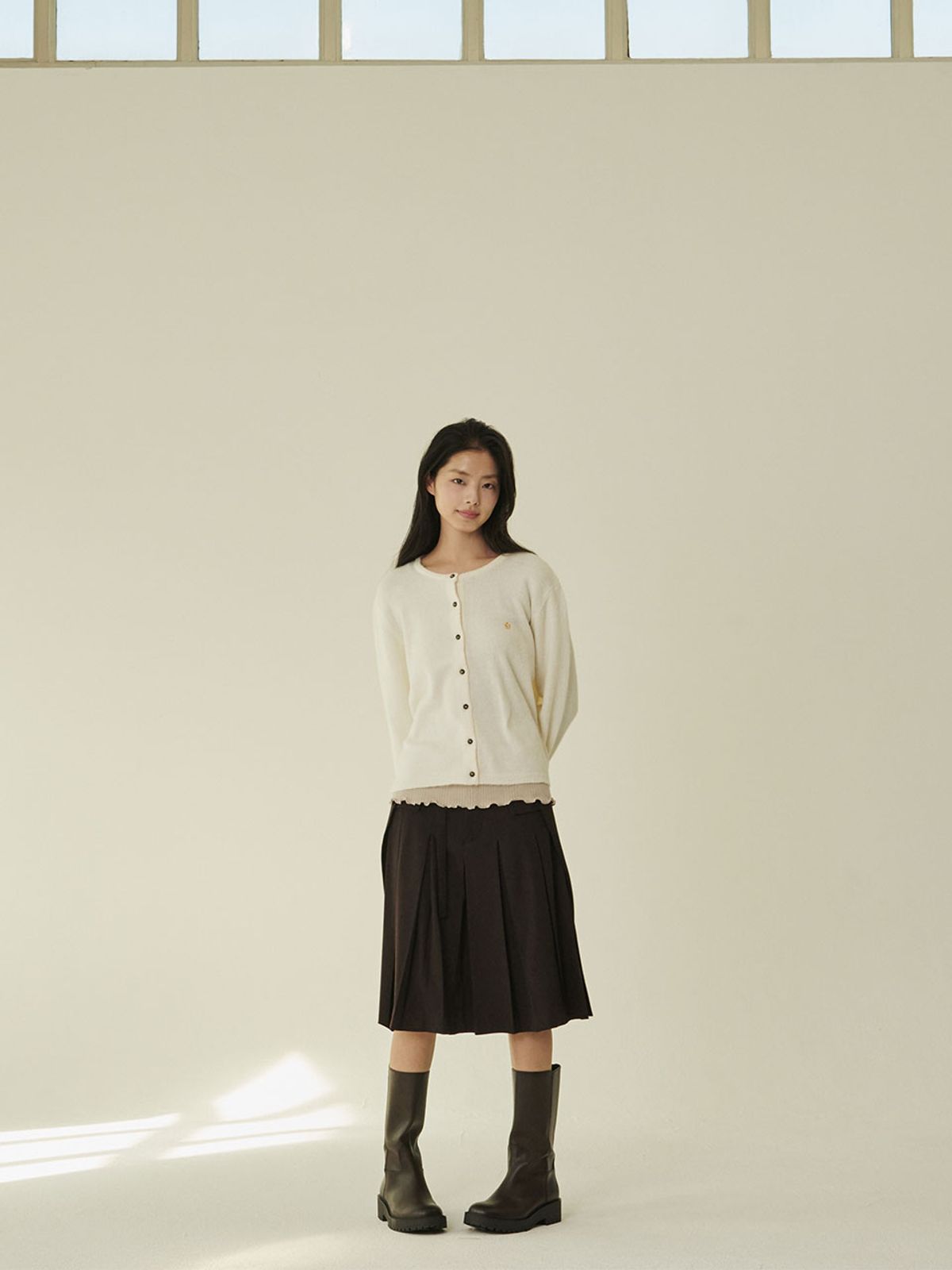 누브(NOUVE) 울 라운드 소프트 가디건 - 아이보리/ Wool Round Soft Cardigan - Ivory