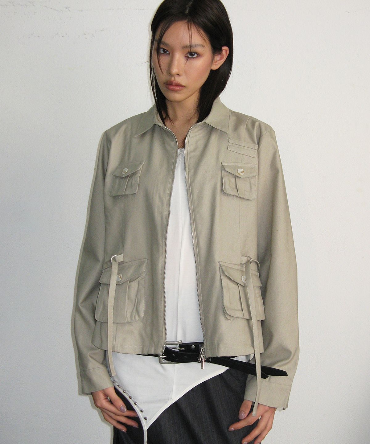 플레이스 스튜디오(PLACE STUDIO) 베이직 멀티 포켓 스트랩 포인트 하이드 블루종 코튼 자켓 [ 베이지]