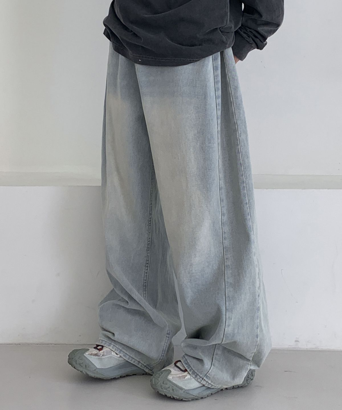 락트개러지(ROCKED GARAGE) [UNISEX] 워싱 벌룬 와이드핏 사이드 핀턱 민트 데님 팬츠 [연청]
