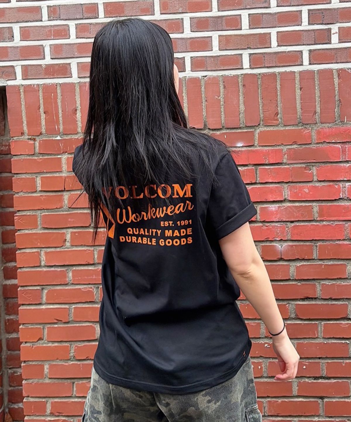 볼컴(VOLCOM) 워크웨어 에센셜 컴포트핏 반팔티(블랙)