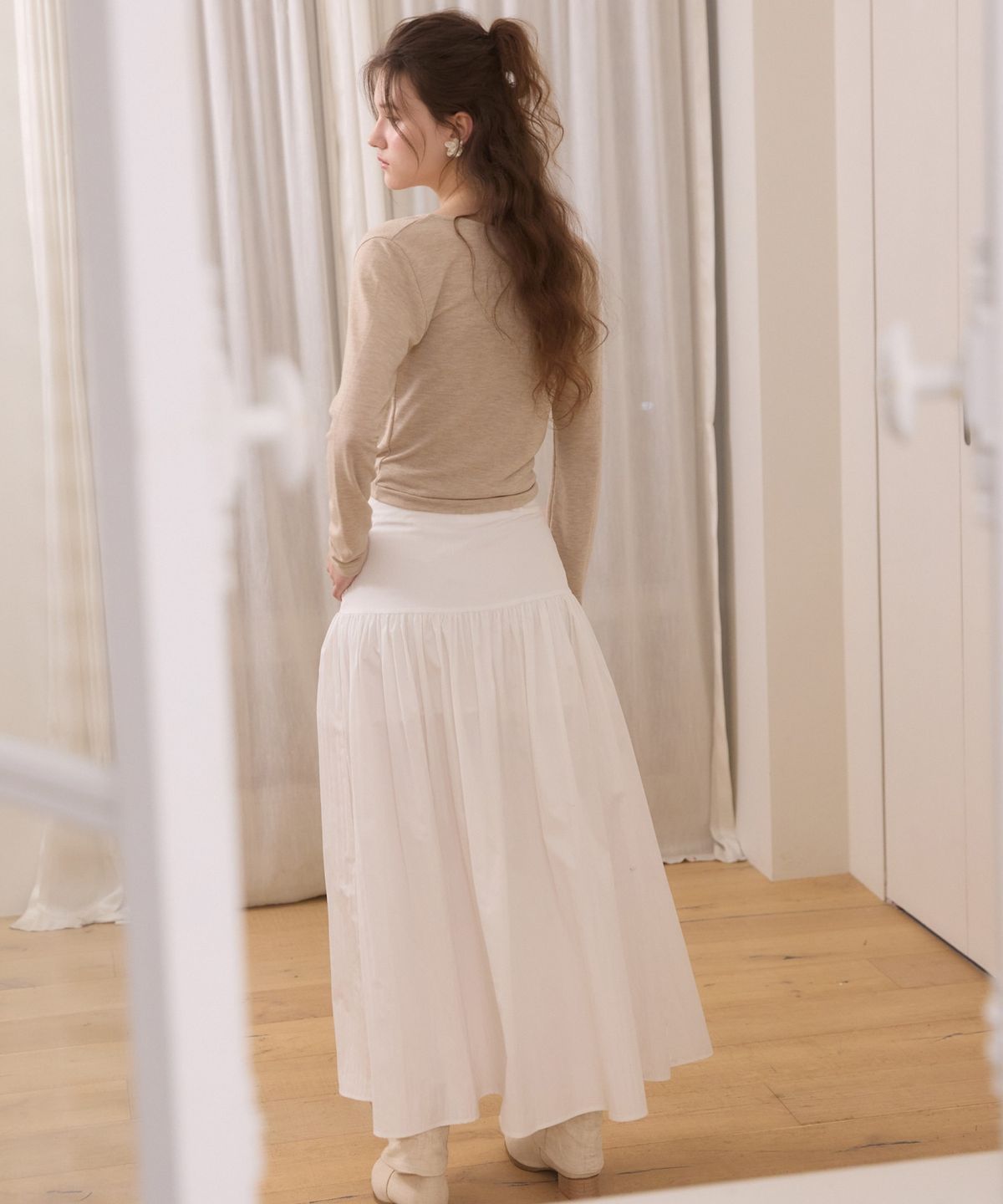 어다울(ADAUL) Drop waist shirring long skirt - white