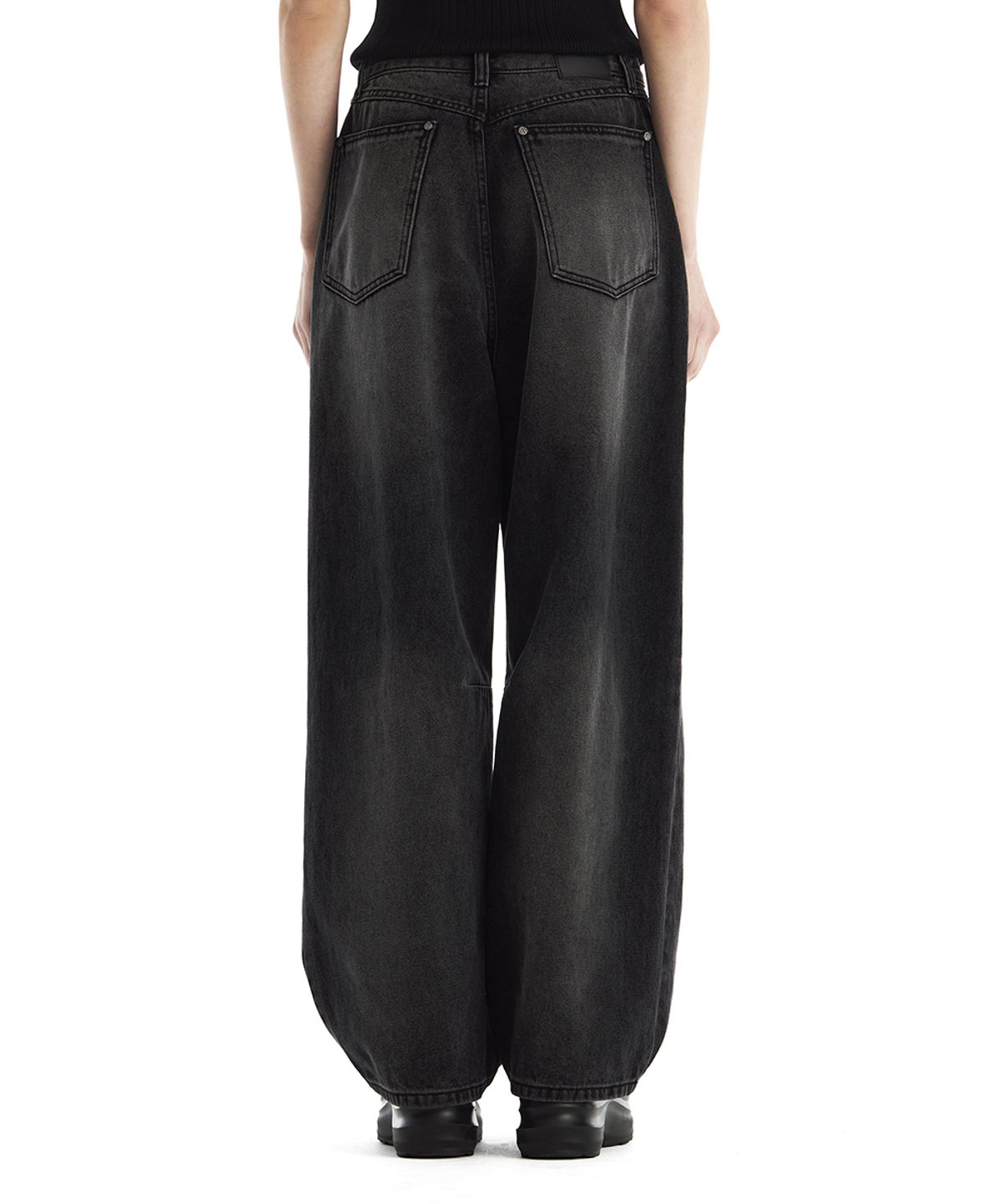 트리밍버드(TREEMINGBIRD) Dart Tapered Denim Pants [ Black ]