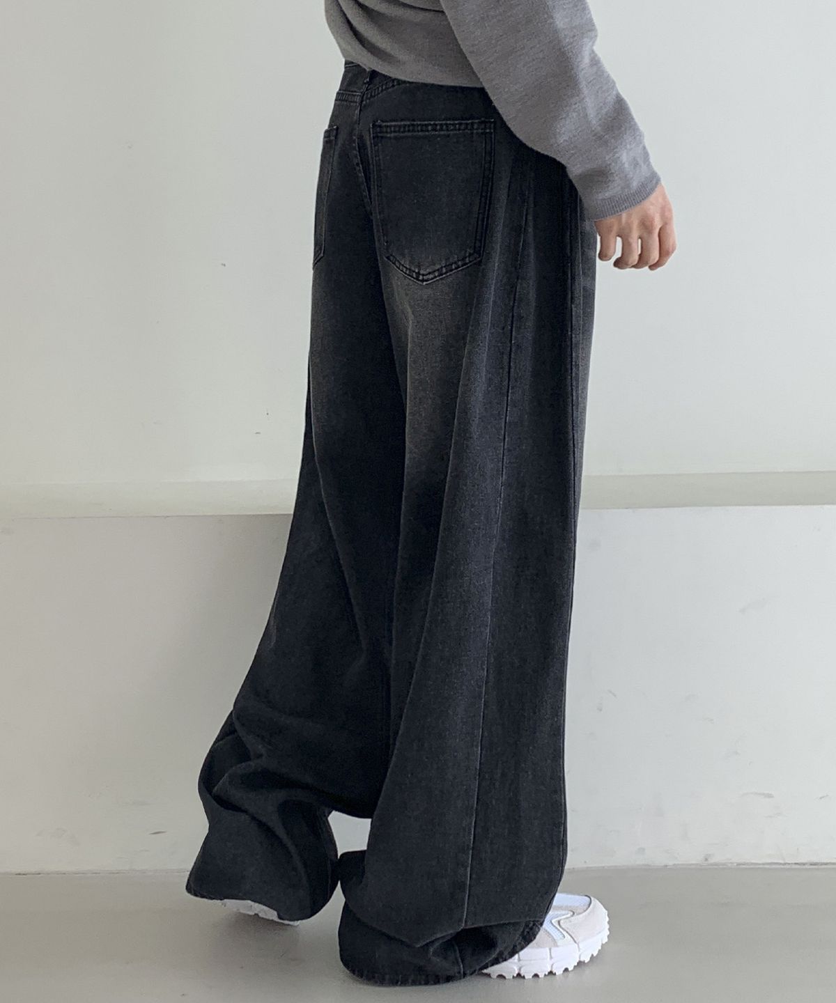락트개러지(ROCKED GARAGE) [UNISEX] 워싱 벌룬 와이드핏 사이드 핀턱 민트 데님 팬츠 [흑청]