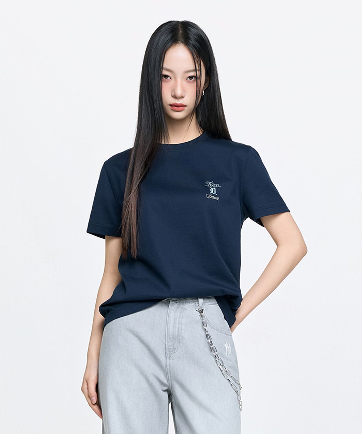 엠엘비(MLB) 셰리프 스몰레터링 로고 레귤러핏 반팔 티셔츠 DET (Navy)