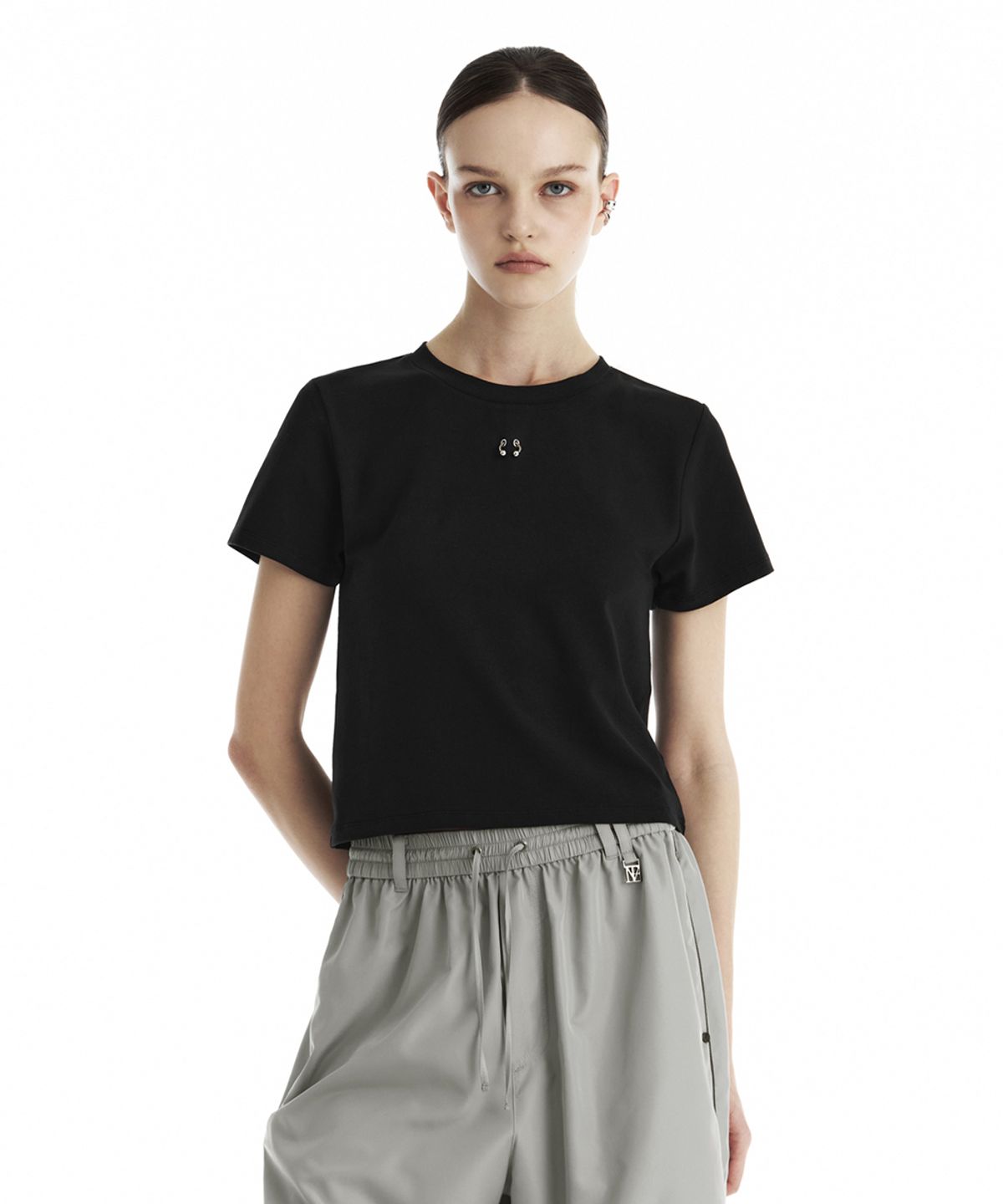 트리밍버드(TREEMINGBIRD) Piercing Slim-Fit T-Shirt [ Black ]