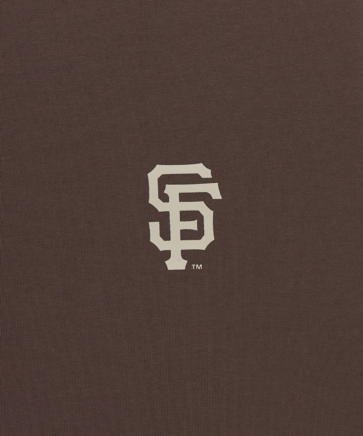 엠엘비(MLB) 베이직 스몰 로고 세미 오버핏 반팔 티셔츠 SF (Brown)