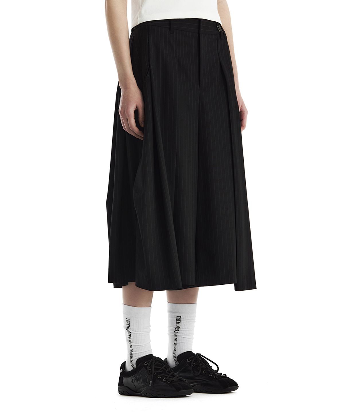 트리밍버드(TREEMINGBIRD) Stripe Tuck Bermuda Set-Up Shorts [ Black ]