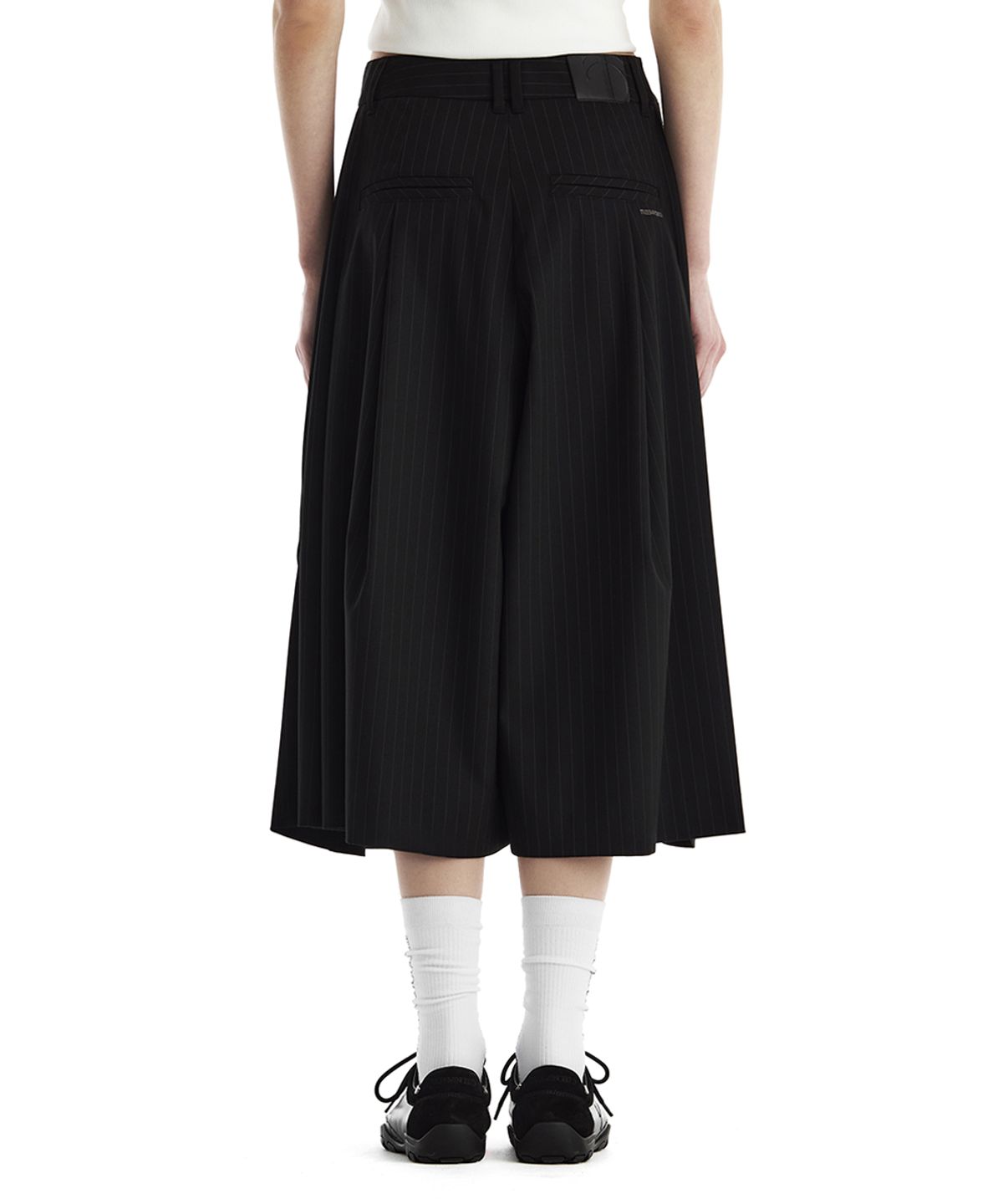 트리밍버드(TREEMINGBIRD) Stripe Tuck Bermuda Set-Up Shorts [ Black ]