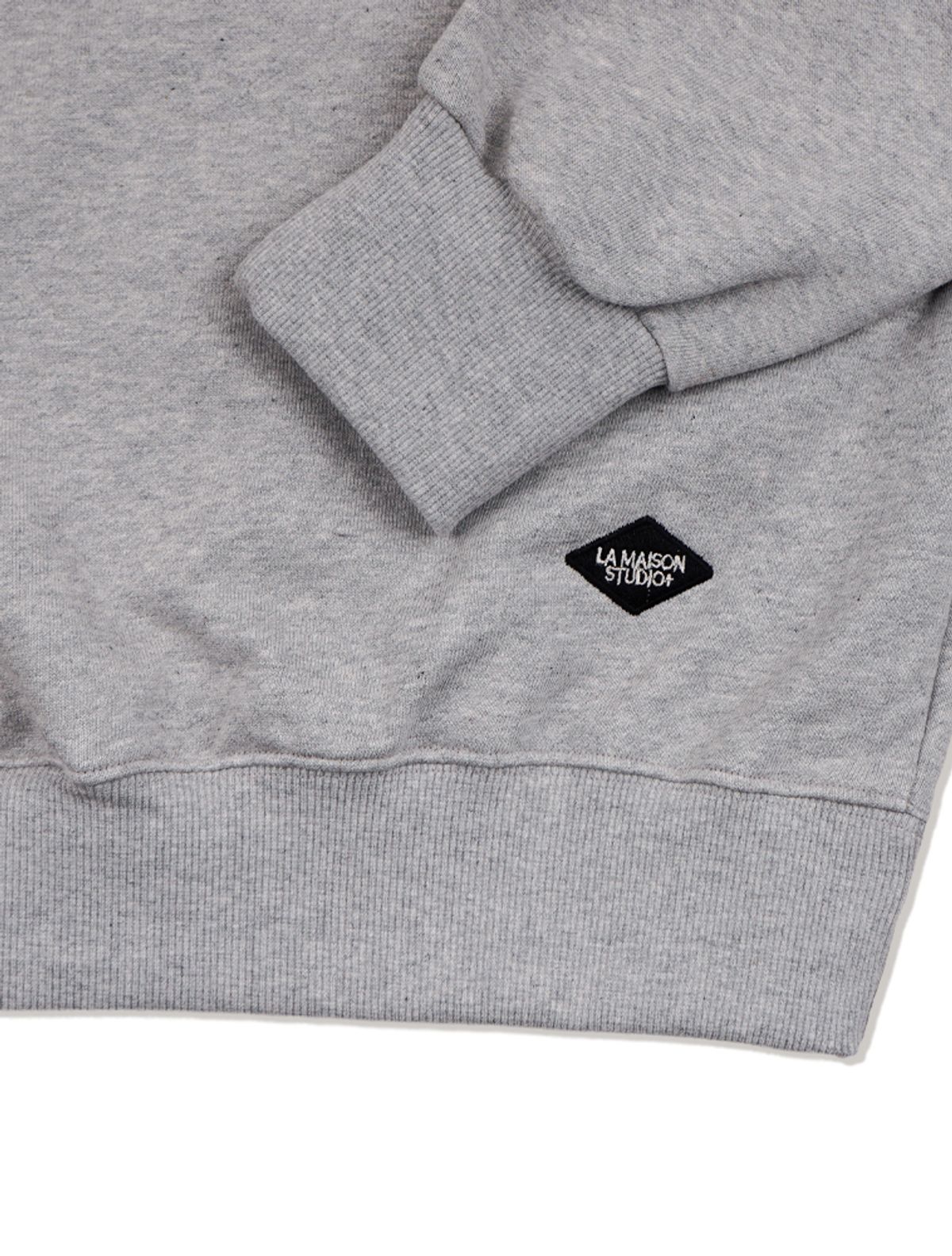 라 메종 스튜디오(LA MAISON STUDIO) LOGO OFF-SHOULDER SWEATSHIRTS MELANGRAY(FCG1TS731W)