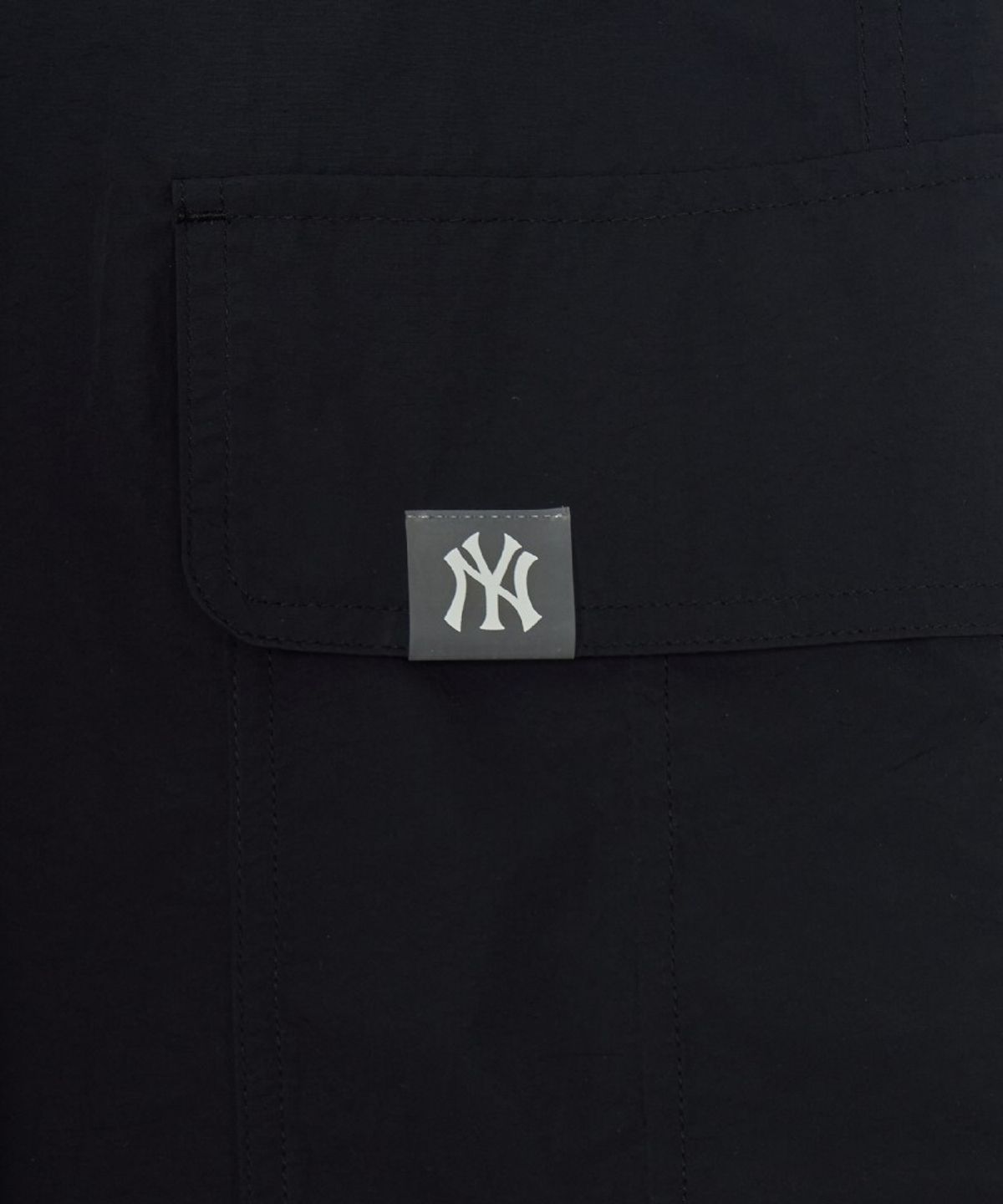 엠엘비(MLB) 고프코어 라이트웨이트 볼륨 카고 와이드 팬츠 NY (Black)