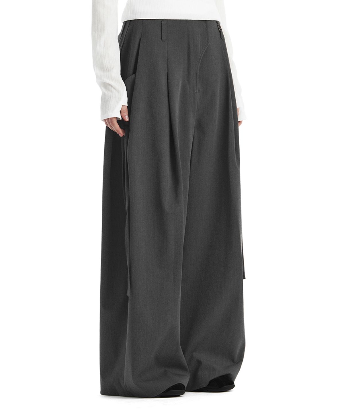 트리밍버드(TREEMINGBIRD) Side Strap Set-Up Wide Pants [ Charcoal ]