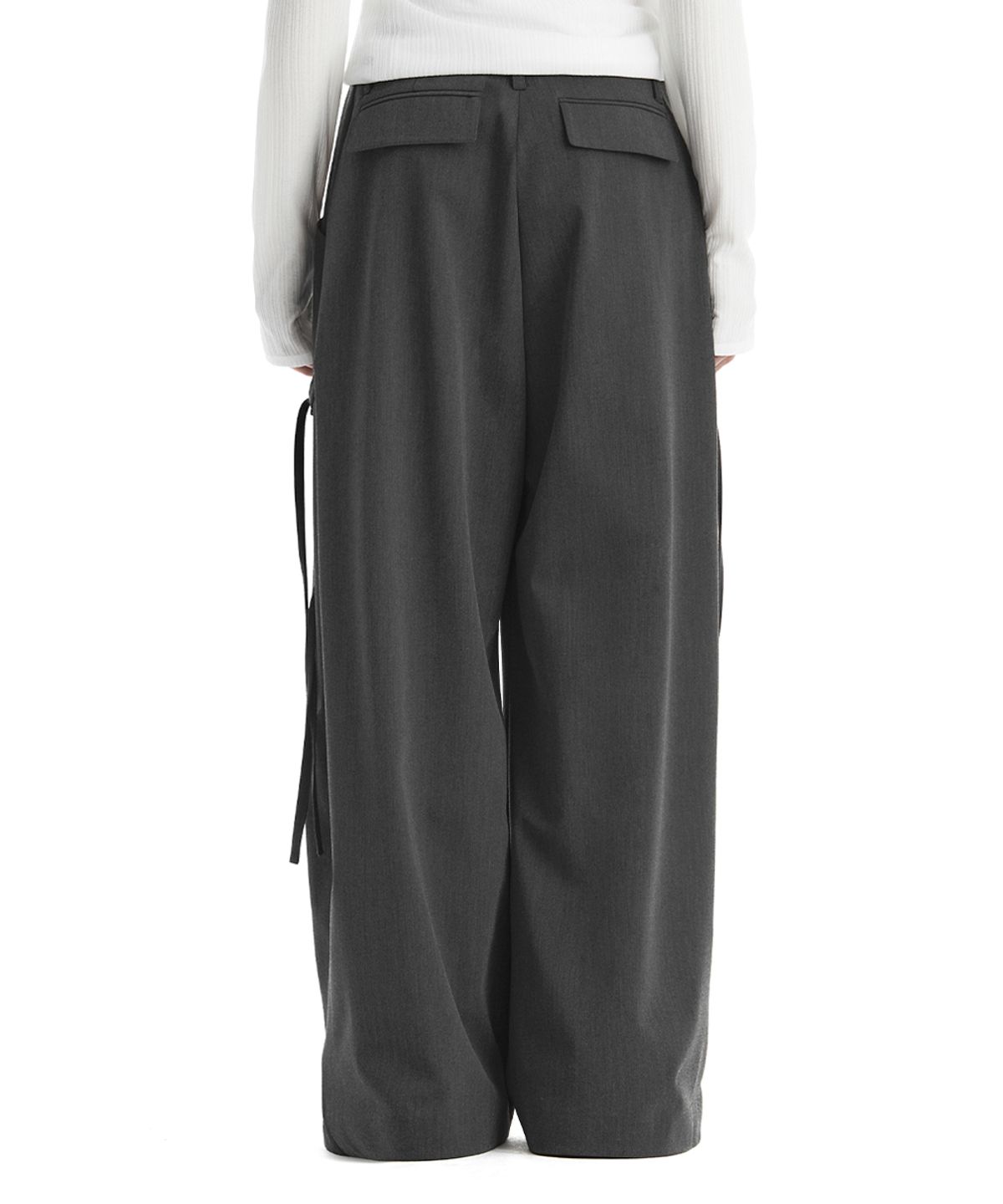 트리밍버드(TREEMINGBIRD) Side Strap Set-Up Wide Pants [ Charcoal ]