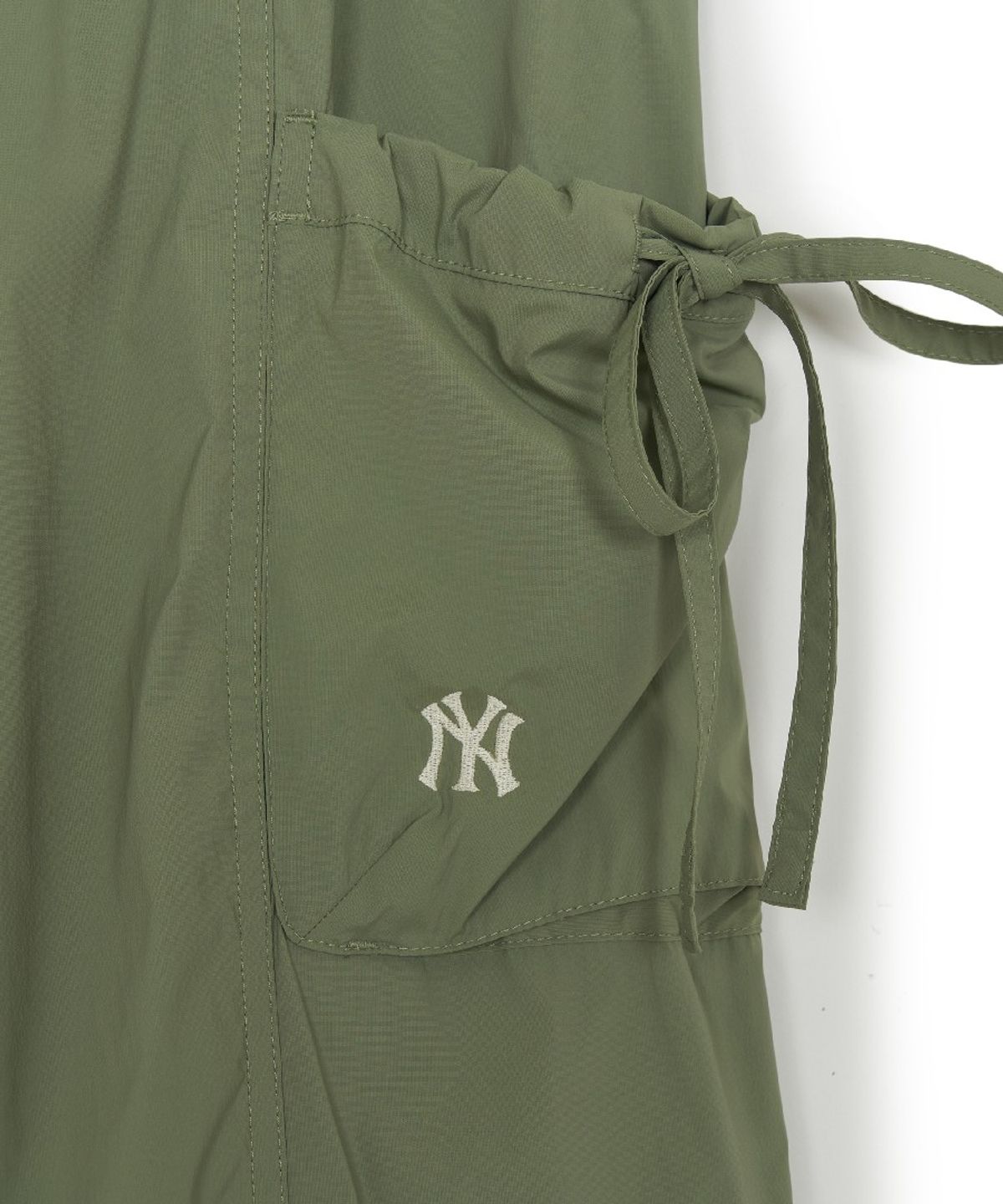 엠엘비(MLB) 여성 고프코어 초경량 리본 카고 세미와이드 팬츠 NY (Ptn.Khaki)