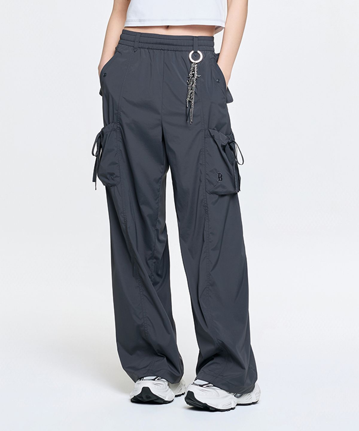 엠엘비(MLB) 여성 고프코어 초경량 리본 카고 세미와이드 팬츠 BOS (D.Charcoal Grey)