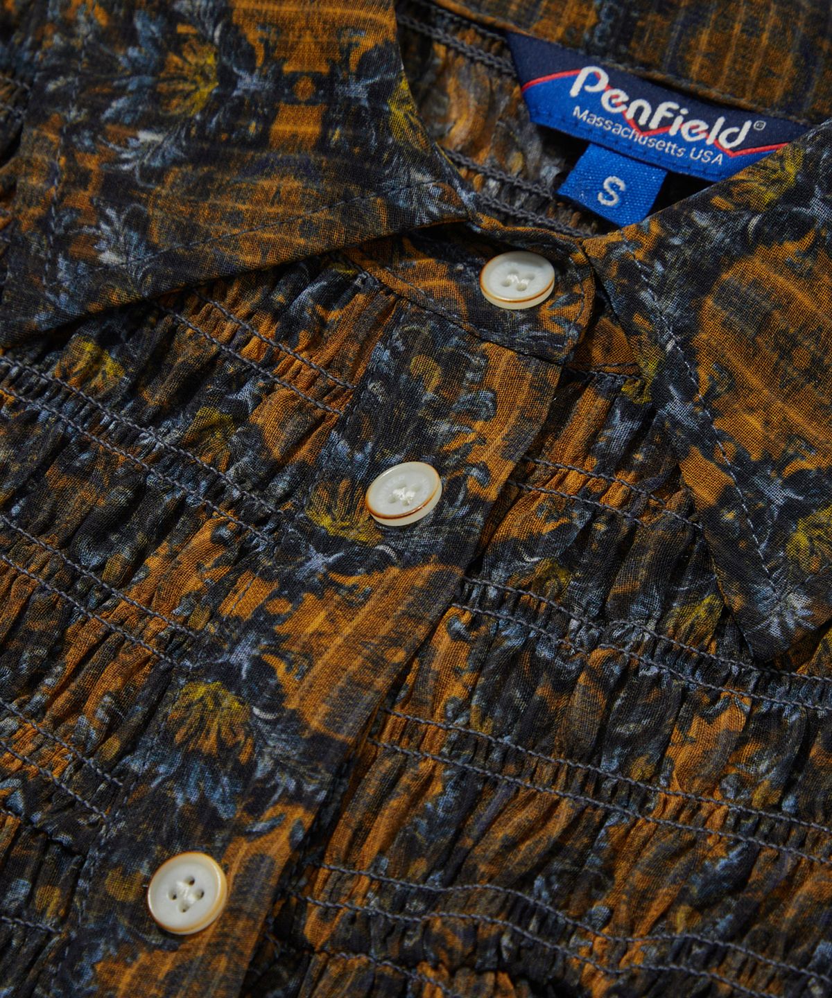 펜필드(PENFIELD) 플라워 패턴 스모킹 블라우스 블랙_FS1WR31F