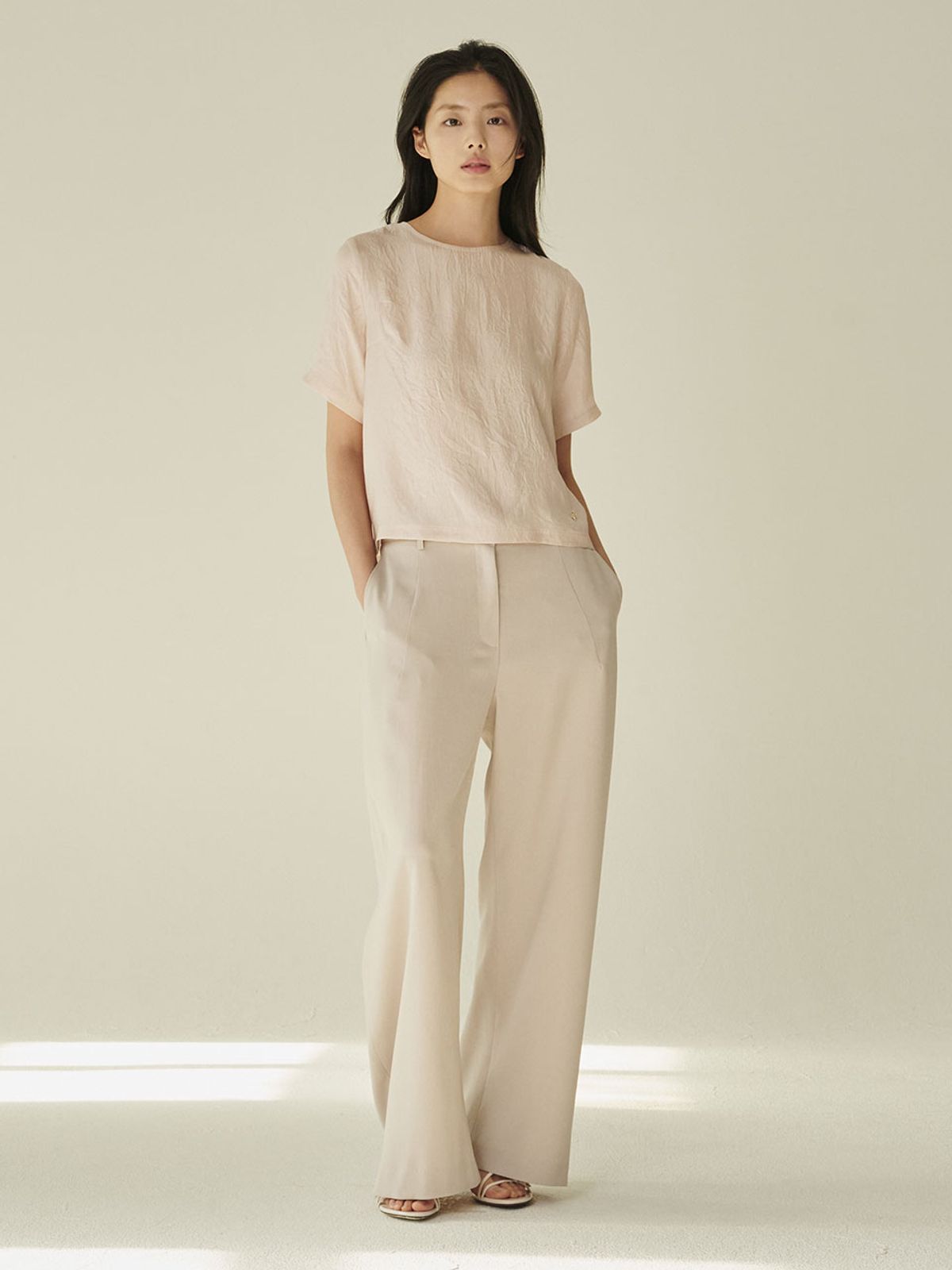 누브(NOUVE) 라운드넥 시어 블라우스 - 핑크/ Round‑Neck Sheer Blouse - Pink