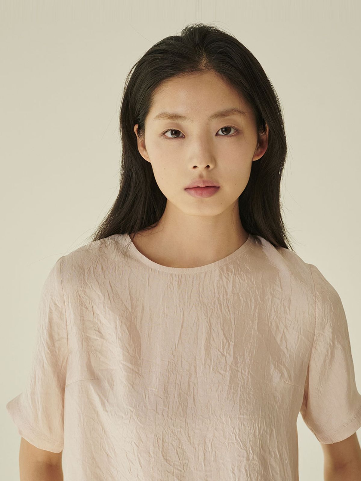 누브(NOUVE) 라운드넥 시어 블라우스 - 핑크/ Round‑Neck Sheer Blouse - Pink