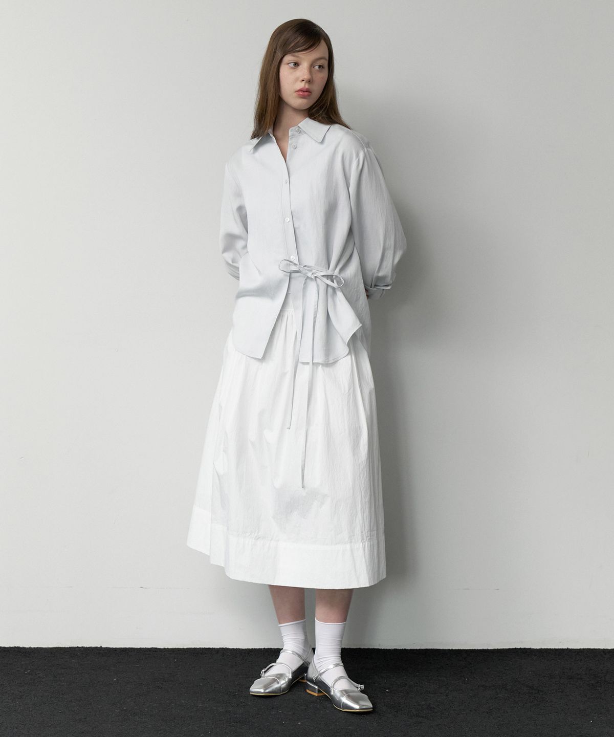 클루니(CLUNY) Veil waist strap shirt - baby blue