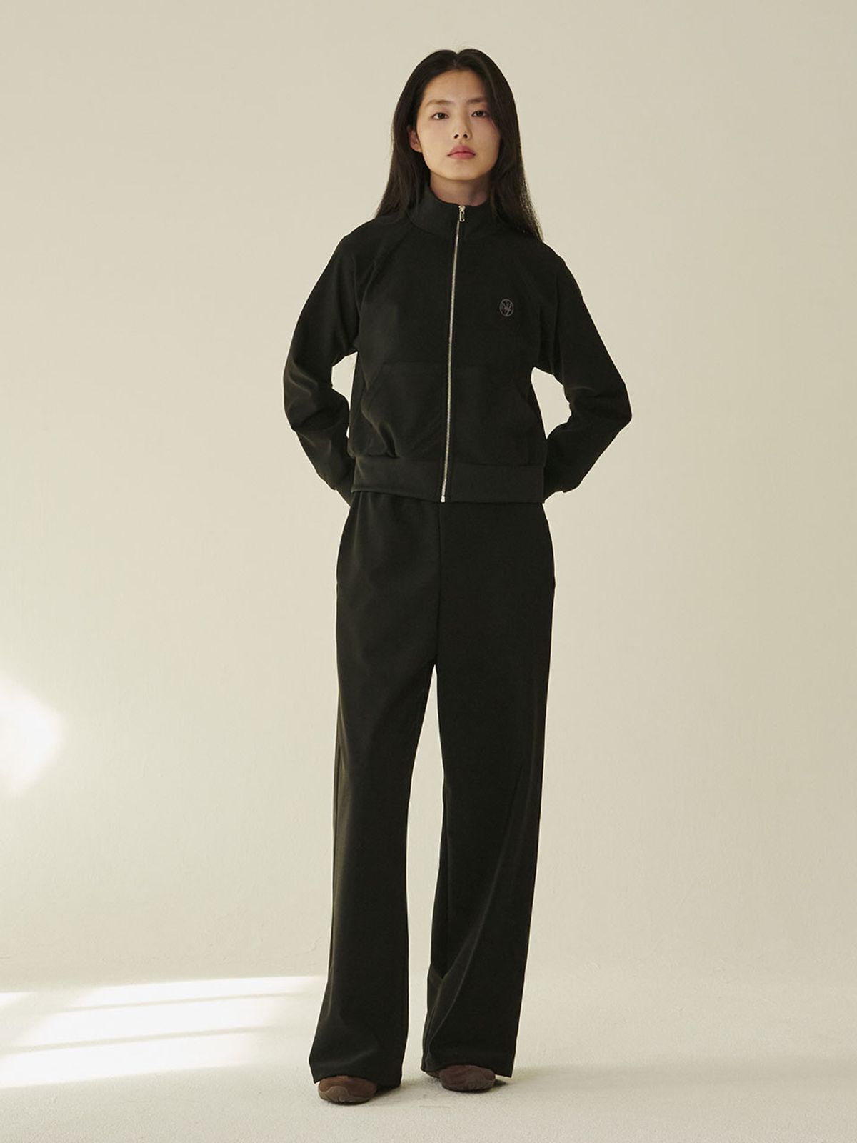 누브(NOUVE) 스트레치 져지 집업 셋업 - 블랙/ Stretch Jersey Zip‑Up Set - Black