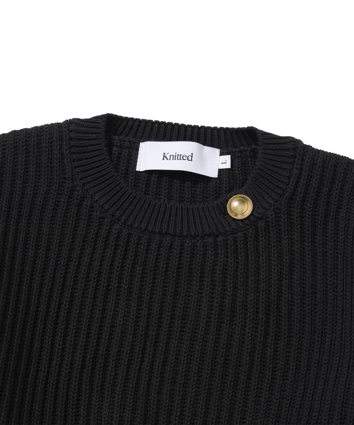 니티드(KNITTED) 헤비 와플 골드 버튼 라운드 니트 BLACK