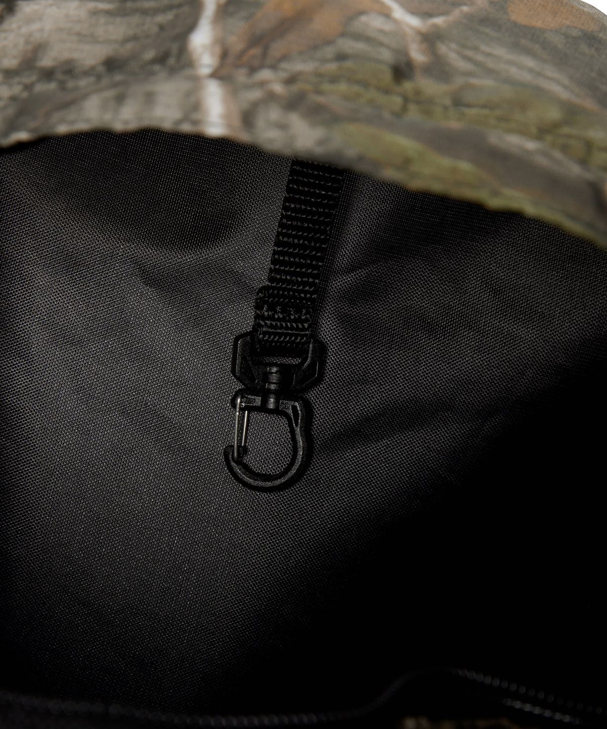 디스이즈네버댓(THISISNEVERTHAT) Active Light Backpack Camo
