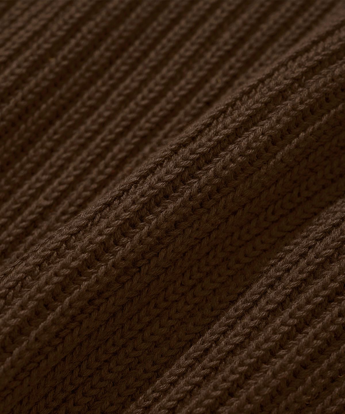 니티드(KNITTED) 헤비 와플 골드 버튼 라운드 니트 BROWN