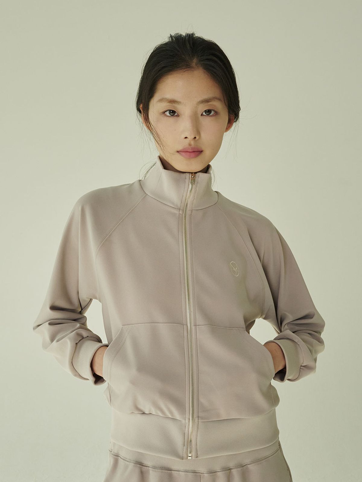 누브(NOUVE) 스트레치 져지 집업 셋업 - 베이지/ Stretch Jersey Zip‑Up Set - Beige