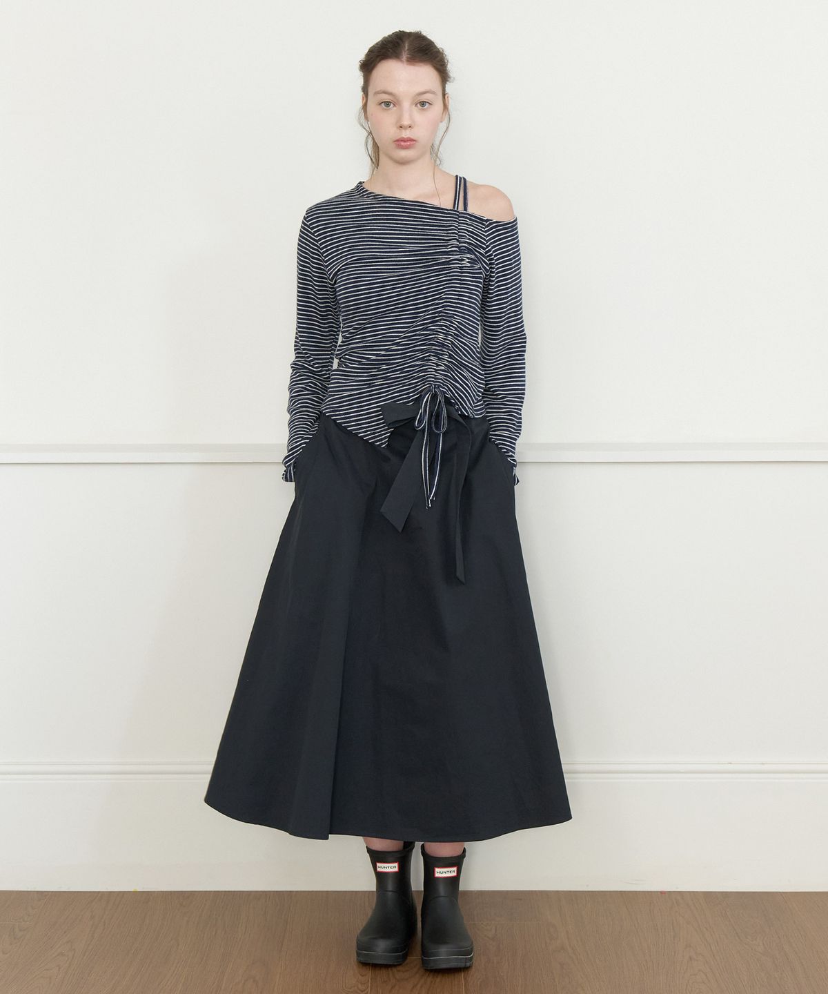 클루니(CLUNY) Offset shirring stripe top - navy