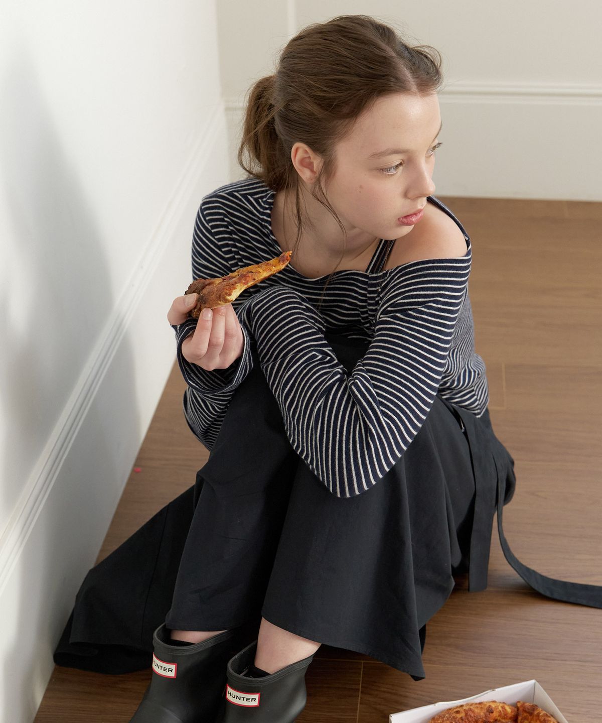 클루니(CLUNY) Offset shirring stripe top - navy