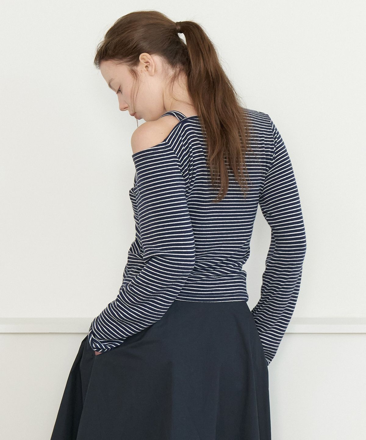 클루니(CLUNY) Offset shirring stripe top - brown