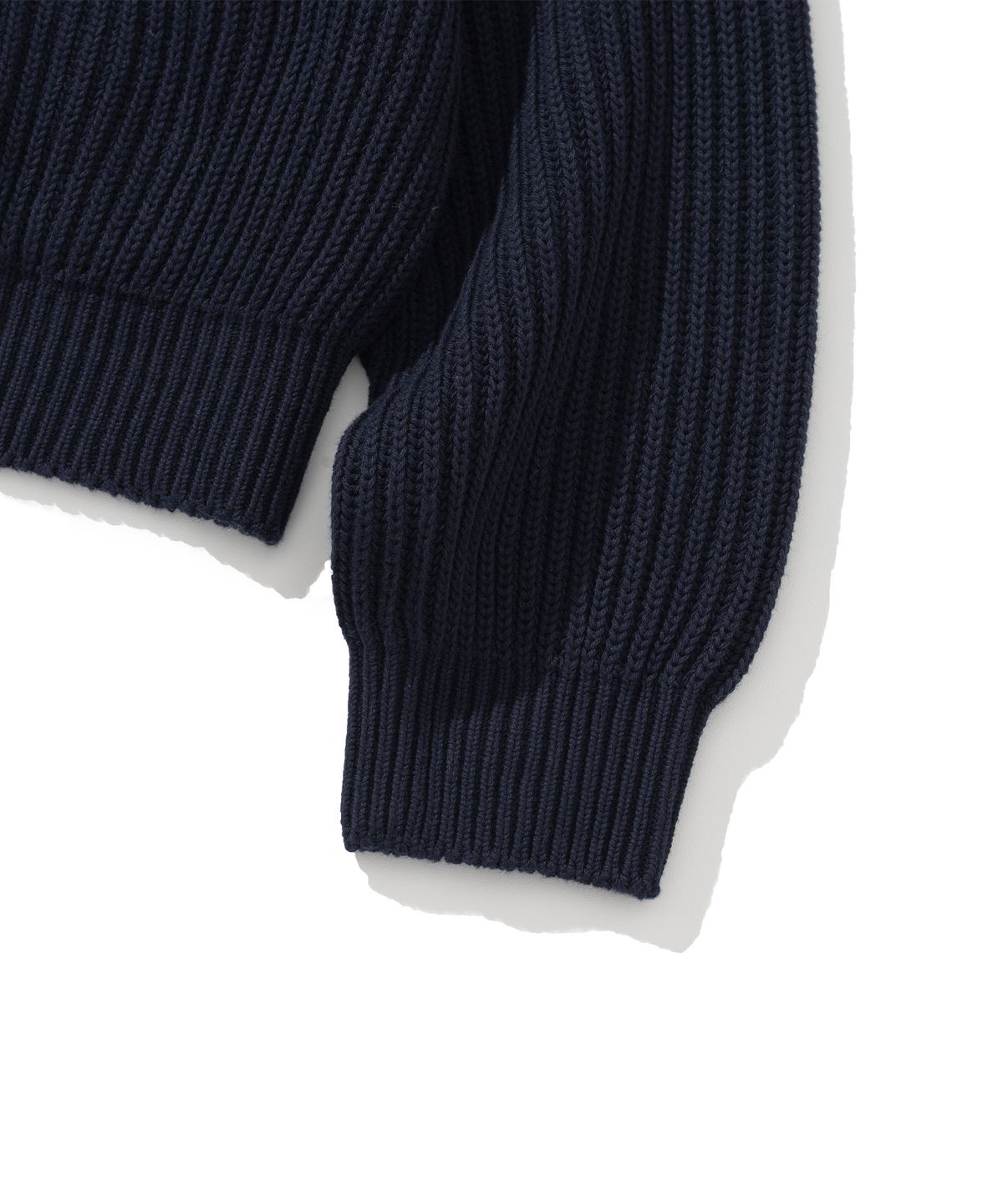 니티드(KNITTED) 헤비 와플 골드 버튼 라운드 가디건 NAVY
