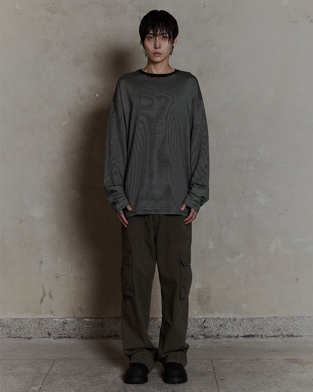 덤(THUMB) Fine Stripe Grunge long-sleeved tee