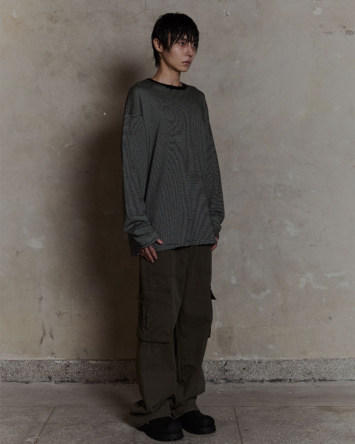 덤(THUMB) Fine Stripe Grunge long-sleeved tee